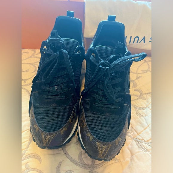 Authentic Louis Vuitton Run Away Sneaker - Picture 4 of 8